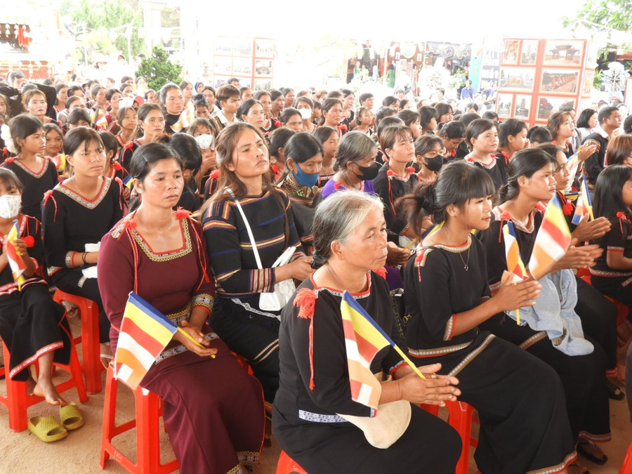 Đại biểu phật tử người dân tộc thiểu số ở các địa phương trong tỉnh dự Đại lễ Phật đản Phật lịch 2569 ở cấp tỉnh, tại Thiền Viện Trúc Lâm Tây Nguyên, xã Ia Dêr, huyện Ia Grai. Ảnh Thanh Nhật dai-bieu-phat-tu-cac-dia-phuong-trong-tinh-du-dai-le-phat-dan-phat-dan-phat-lich-2569-o-cap-tinh-tai-thien-vien-truc-lam-tay-nguyen-xa-ia-der-huyen-ia-grai-anh-thanh-nhat-dscn3134.jpg