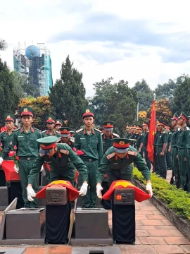 Đón các liệt sĩ về yên nghỉ vĩnh hằng trong lòng đất mẹ
