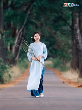 60s Gia Lai: Áo dài xuống phố đón Xuân