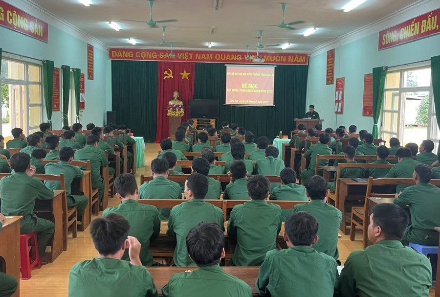Quang cảnh lễ bế mạc tập huấn, huấn luyện quân nhân dự bị năm 2023 tại Tiểu đoàn Huấn luyện-Cơ cơ động. Ảnh: Kiên Quyết