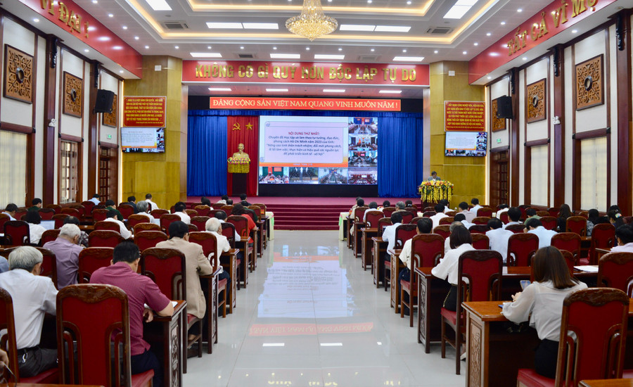 Quang cảnh hội nghị tại điểm cầu Hội trường 2-9 (TP. Pleiku). Ảnh: Anh Huy Quang cảnh hội nghị tại điểm cầu Hội trường 2-9 (TP. Pleiku). Ảnh: Anh Huy