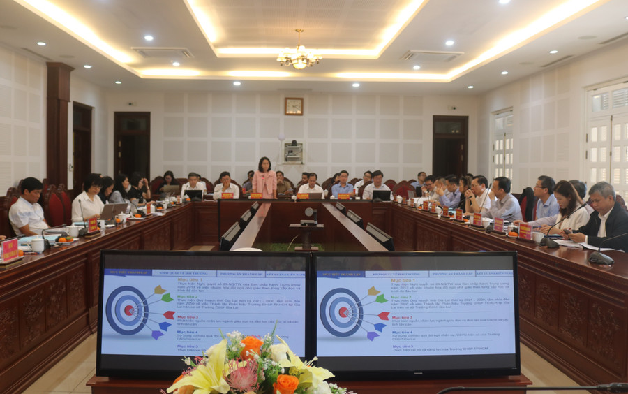 Quang cảnh buổi làm việc của Hội đồng thẩm định Đề án tại trụ sở UBND tỉnh. Ảnh: P.D Quang cảnh buổi làm việc của Hội đồng thẩm định Đề án tại trụ sở UBND tỉnh. Ảnh: P.D