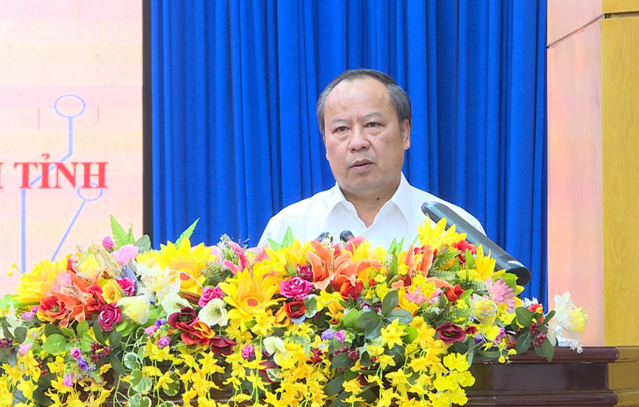 Phó Bí thư Thường trực Tỉnh ủy Châu Ngọc Tuấn quán triệt Kết luận 68 và Kết luận 71. Ảnh: P.D