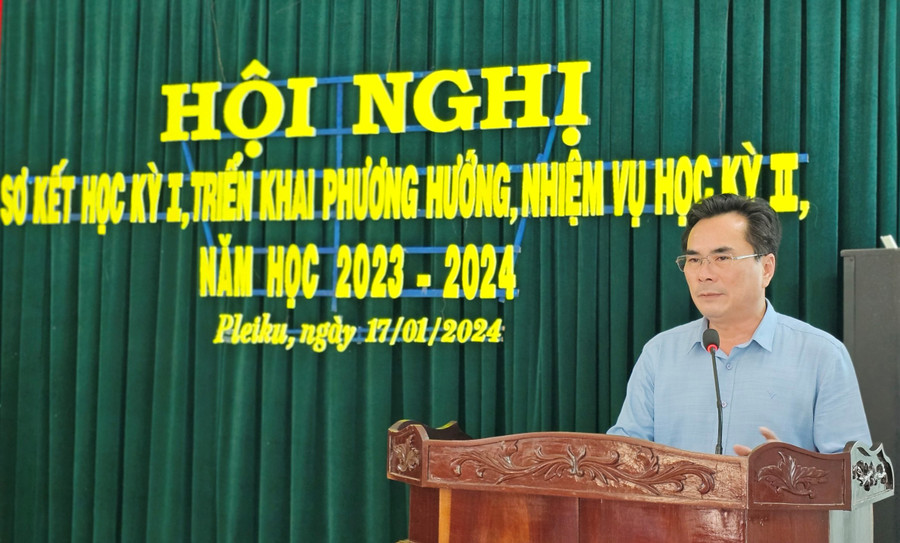 Phó Chủ tịch UBND TP. Pleiku Nguyễn Hữu Sung phát biểu tại hội nghị. Ảnh: Anh Huy Phó Chủ tịch UBND TP. Pleiku Nguyễn Hữu Sung phát biểu tại hội nghị. Ảnh: Anh Huy