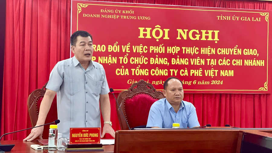 Phó Bí thư Thường trực Đảng ủy Khối Doanh nghiệp Trung ương phát biểu ý kiến tại hội nghị trao đổi về việc phối hợp thực hiện chuyển giao, tiếp nhận tổ chức Đảng, đảng viên tại các chi nhánh của Tổng Công ty cà phê Việt Nam. Ảnh: P.D Phó Bí thư Thường trực Đảng ủy Khối Doanh nghiệp Trung ương phát biểu ý kiến tại hội nghị trao đổi về việc phối hợp thực hiện chuyển giao, tiếp nhận tổ chức Đảng, đảng viên tại các chi nhánh của Tổng Công ty cà phê Việt Nam. Ảnh: P.D