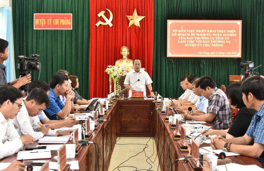 Phó Bí thư Thường trực Tỉnh ủy Châu Ngọc Tuấn quán triệt tinh thần buổi làm việc. Ảnh: Đức Thụy Phó Bí thư Thường trực Tỉnh ủy Châu Ngọc Tuấn quán triệt tinh thần buổi làm việc. Ảnh: Đức Thụy