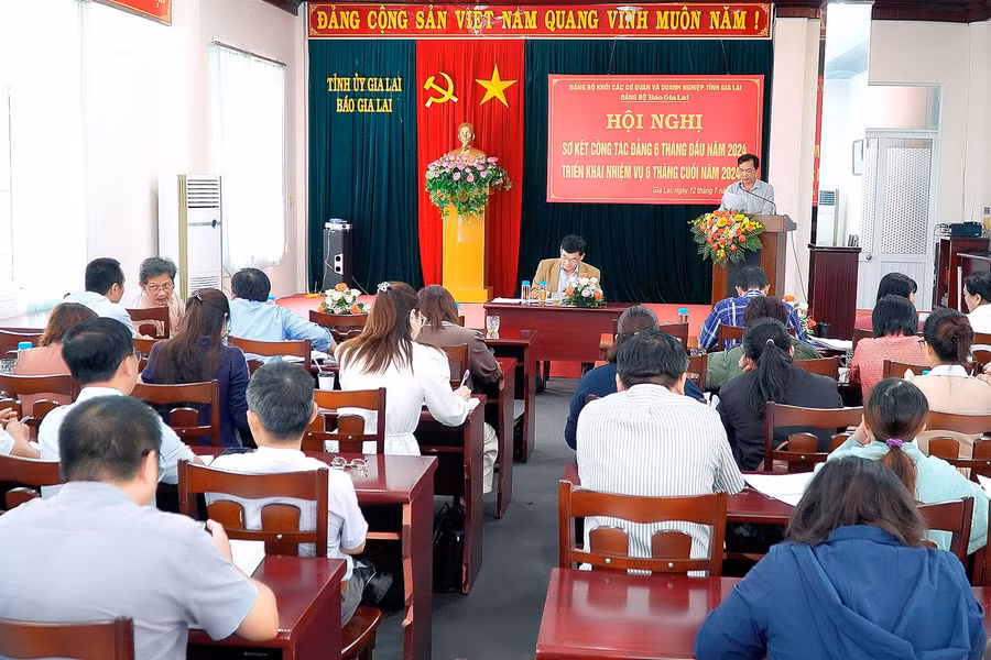 Quang cảnh hội nghị sơ kết công tác Đảng 6 tháng đầu năm, triển khai nhiệm vụ 6 tháng cuối năm 2024. Ảnh: Đức Thụy