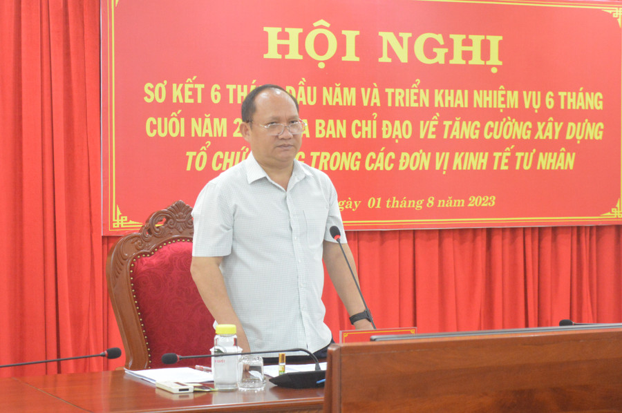 Phó Bí thư Tỉnh ủy Rah Lan Chung phát biểu chỉ đạo tại hội nghị. Ảnh: Anh Huy