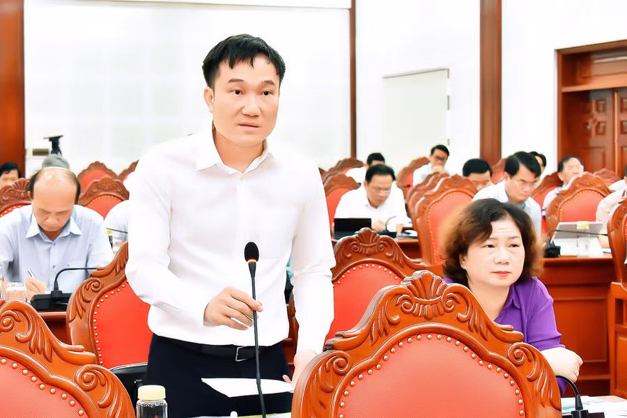 Phó Chủ tịch UBND tỉnh Nguyễn Tuấn Anh nêu nguyên nhân giải ngân vốn đầu tư công chậm. Ảnh: Đức Thụy Phó Chủ tịch UBND tỉnh Nguyễn Tuấn Anh nêu nguyên nhân giải ngân vốn đầu tư công chậm. Ảnh: Đức Thụy