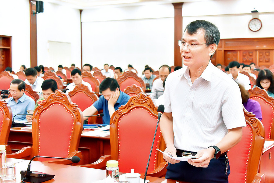 Bí thư Thành ủy Pleiku Trịnh Duy Thuân tham gia ý kiến tại hội nghị. Ảnh: Đức Thụy