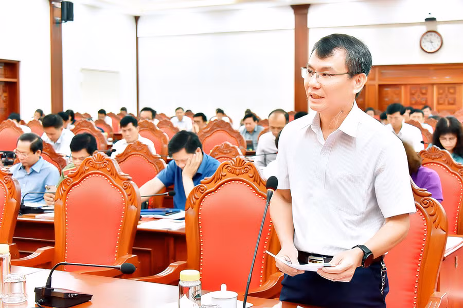 Bí thư Thành ủy Pleiku Trịnh Duy Thuân tham gia ý kiến tại hội nghị. Ảnh: Đức Thụy Bí thư Thành ủy Pleiku Trịnh Duy Thuân tham gia ý kiến tại hội nghị. Ảnh: Đức Thụy