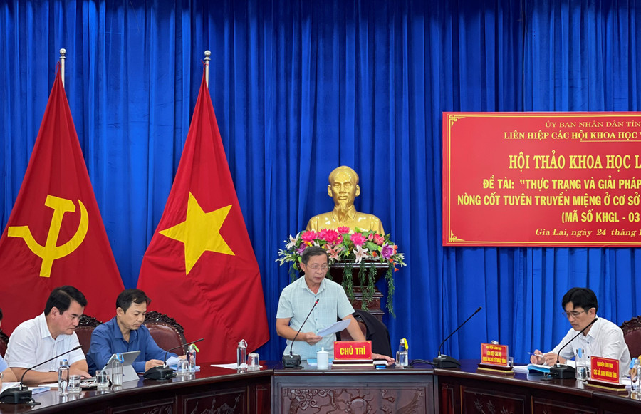 Ủy viên Ban Thường vụ Tỉnh ủy, Trưởng Ban Tuyên giáo Tỉnh ủy Huỳnh Thế Mạnh phát biểu đề dẫn hội thảo. Ảnh: Anh Huy Ủy viên Ban Thường vụ Tỉnh ủy, Trưởng Ban Tuyên giáo Tỉnh ủy Huỳnh Thế Mạnh phát biểu đề dẫn hội thảo. Ảnh: Anh Huy