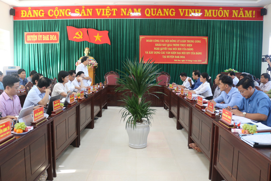 Quang cảnh buổi làm việc. Ảnh: P.D Quang cảnh buổi làm việc. Ảnh: P.D
