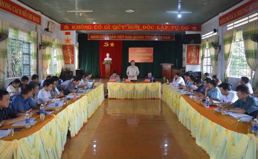 Quang cảnh buổi làm việc tại xã Ia Hrung. Ảnh: Anh Huy Quang cảnh buổi làm việc tại xã Ia Hrung. Ảnh: Anh Huy