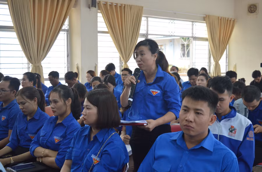 Cử tri tham gia nhiều ý kiến, kiến nghị. Ảnh: Anh Huy Cử tri tham gia nhiều ý kiến, kiến nghị. Ảnh: Anh Huy