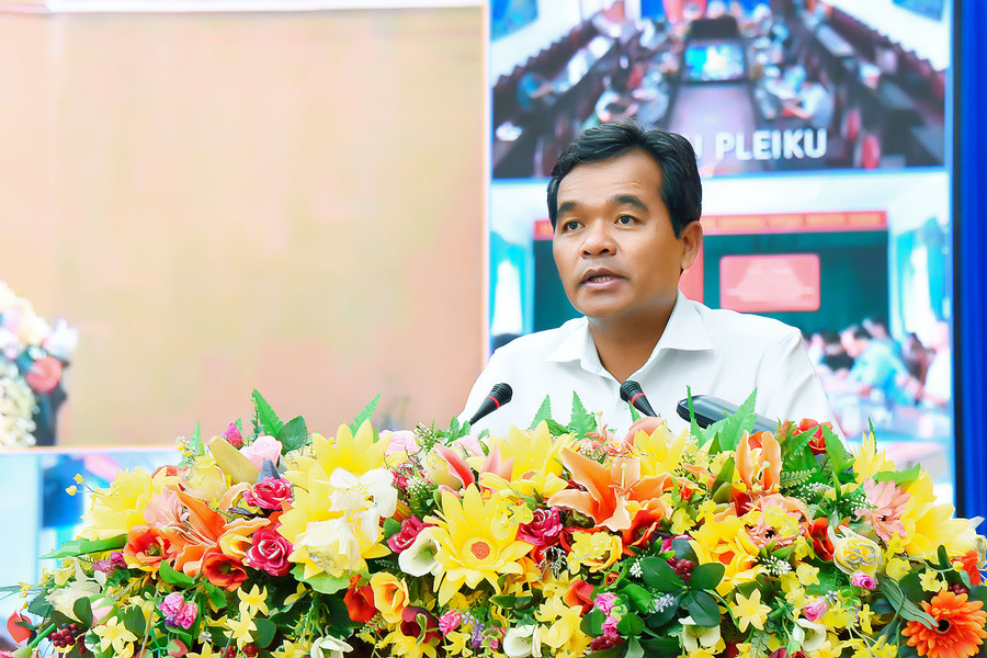 Bí thư Tỉnh ủy Hồ Văn Niên phát biểu chỉ đạo tại hội nghị. Ảnh: Đức Thụy