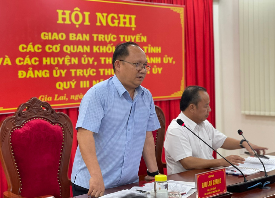 Phó Bí thư Tỉnh ủy, Chủ tịch UBND tỉnh Rah Lan Chung phát biểu tại hội nghị. Ảnh: P.D Phó Bí thư Tỉnh ủy, Chủ tịch UBND tỉnh Rah Lan Chung phát biểu tại hội nghị. Ảnh: P.D