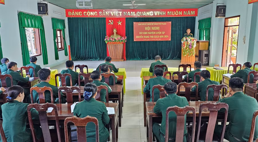 Quang cảnh hội nghị rút kinh nghiệm luyện tập. Ảnh: A.H