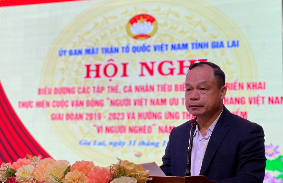 Phó Chủ tịch UBND tỉnh Dương Mah Tiệp thông báo về tình hình sản xuất-kinh doanh trên địa bàn tỉnh. Ảnh: Anh Huy Phó Chủ tịch UBND tỉnh Dương Mah Tiệp thông báo về tình hình sản xuất-kinh doanh trên địa bàn tỉnh. Ảnh: Anh Huy