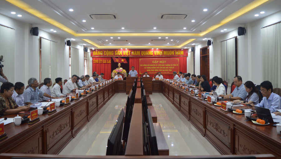 Quang cảnh buổi gặp mặt các đồng chí nguyên Ủy viên Ban Thường vụ Tỉnh ủy và tương đương trở lên qua các thời kỳ đang sinh sống trên địa bàn tỉnh. Ảnh: Anh Huy Quang cảnh buổi gặp mặt các đồng chí nguyên Ủy viên Ban Thường vụ Tỉnh ủy và tương đương trở lên qua các thời kỳ đang sinh sống trên địa bàn tỉnh. Ảnh: Anh Huy