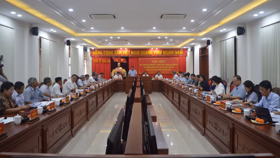 Quang cảnh buổi gặp mặt các đồng chí nguyên Ủy viên Ban Thường vụ Tỉnh ủy và tương đương trở lên qua các thời kỳ đang sinh sống trên địa bàn tỉnh. Ảnh: Anh Huy