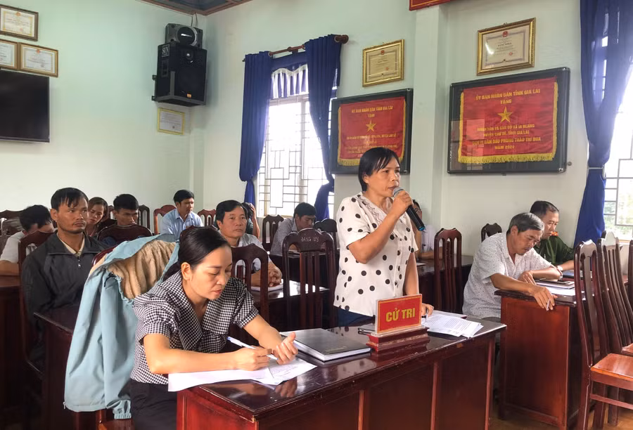 Cử tri xã Ia Blang nêu kiến nghị liên quan đến xây nhà cho hộ nghèo. Ảnh: Anh Huy