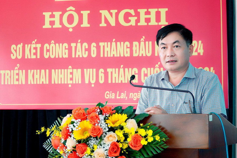 Bí thư Đảng ủy, Tổng Biên tập Báo Gia Lai Huỳnh Kiên phát biểu tại hội nghị sơ kết công tác 6 tháng đầu năm 2024. Ảnh: Đức Thụy Bí thư Đảng ủy, Tổng Biên tập Báo Gia Lai Huỳnh Kiên phát biểu tại hội nghị sơ kết công tác 6 tháng đầu năm 2024. Ảnh: Đức Thụy