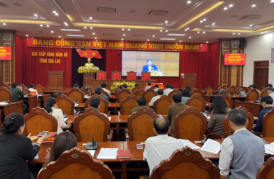 Bí thư Tỉnh ủy Hồ Văn Niên tham luận trực tiếp tại Hội nghị. Ảnh: Anh Huy