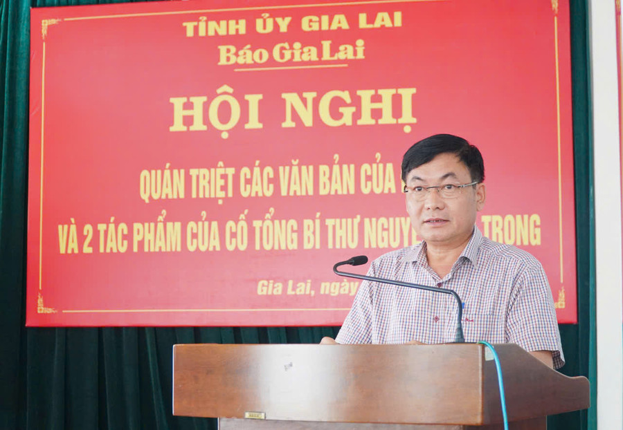 Đồng chí Huỳnh Kiên-Bí thư Đảng ủy, Tổng Biên tập Báo Gia Lai phát biểu tại hội nghị. Ảnh: Đ.T Đồng chí Huỳnh Kiên-Bí thư Đảng ủy, Tổng Biên tập Báo Gia Lai phát biểu tại hội nghị. Ảnh: Đ.T