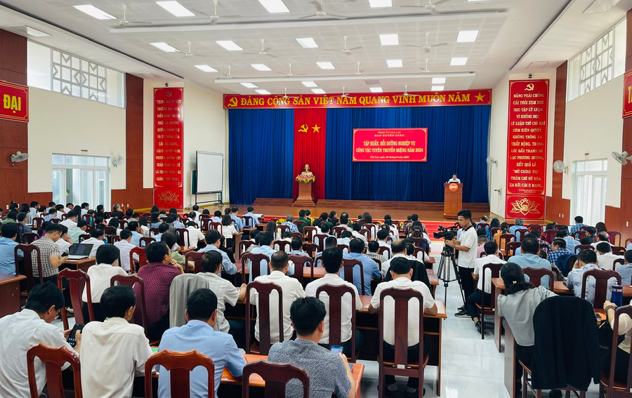 Ban Tuyên giáo Tỉnh ủy tổ chức tập huấn và bồi dưỡng nghiệp vụ công tác tuyên truyền miệng năm 2024. Ảnh: P.D Ban Tuyên giáo Tỉnh ủy tổ chức tập huấn và bồi dưỡng nghiệp vụ công tác tuyên truyền miệng năm 2024. Ảnh: P.D