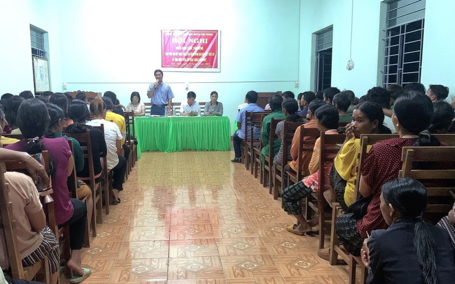 Quang cảnh hội nghị triển khai cuộc vận động với sự tham gia của đông đảo người dân. Ảnh: Siu Ble Quang cảnh hội nghị triển khai cuộc vận động với sự tham gia của đông đảo người dân. Ảnh: Siu Ble
