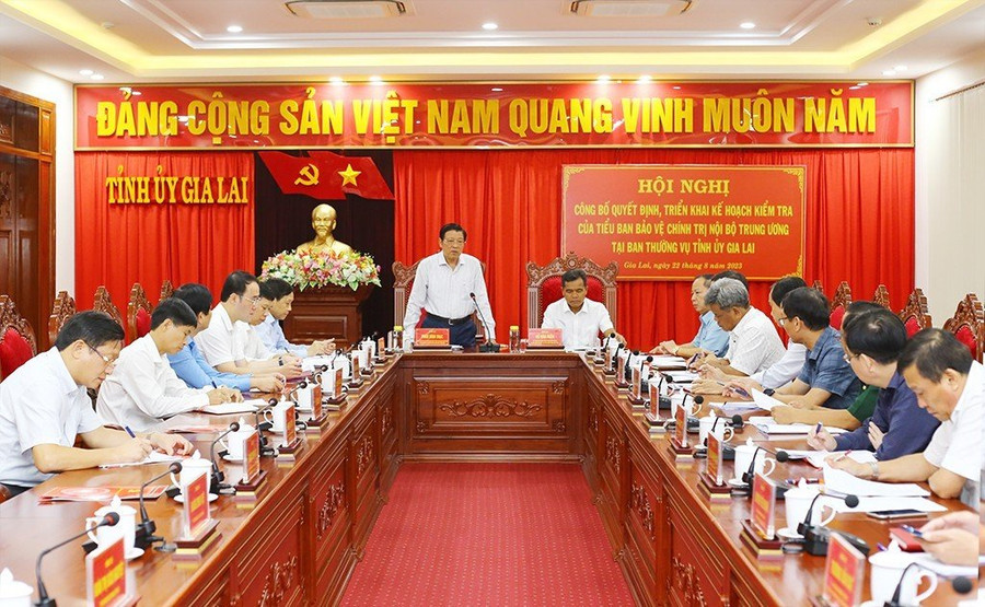 Đồng chí Phan Đình Trạc quán triệt nội dung hội nghị. Ảnh: Đăng Vũ Đồng chí Phan Đình Trạc quán triệt nội dung hội nghị. Ảnh: Đăng Vũ