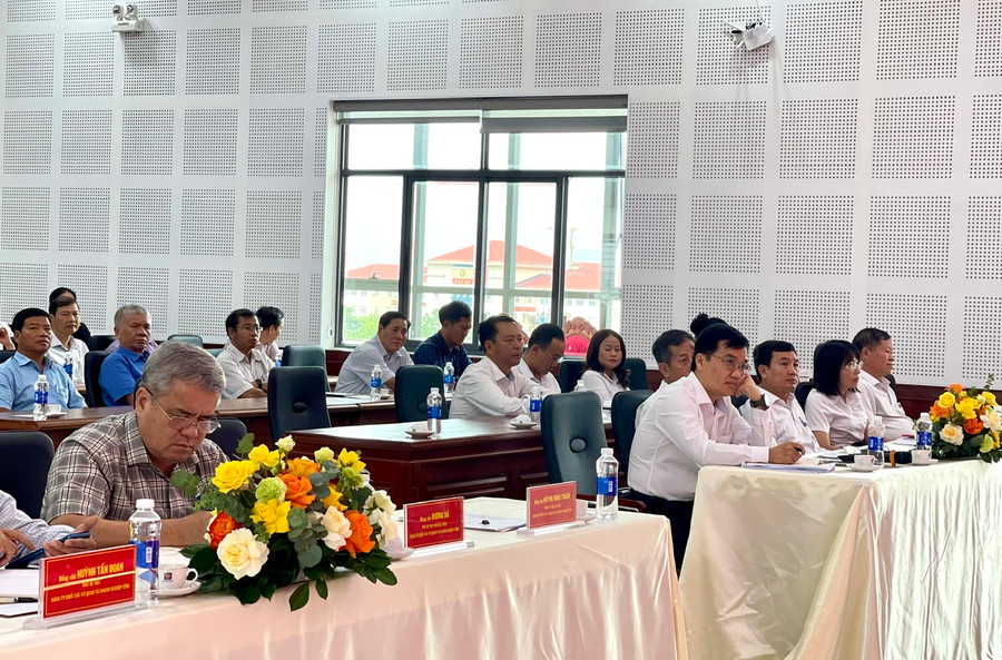 Các đại biểu tham dự buổi sinh hoạt mẫu Đảng ủy Công ty TNHH một thành viên Xăng dầu Bắc Tây Nguyên. Ảnh: P.D