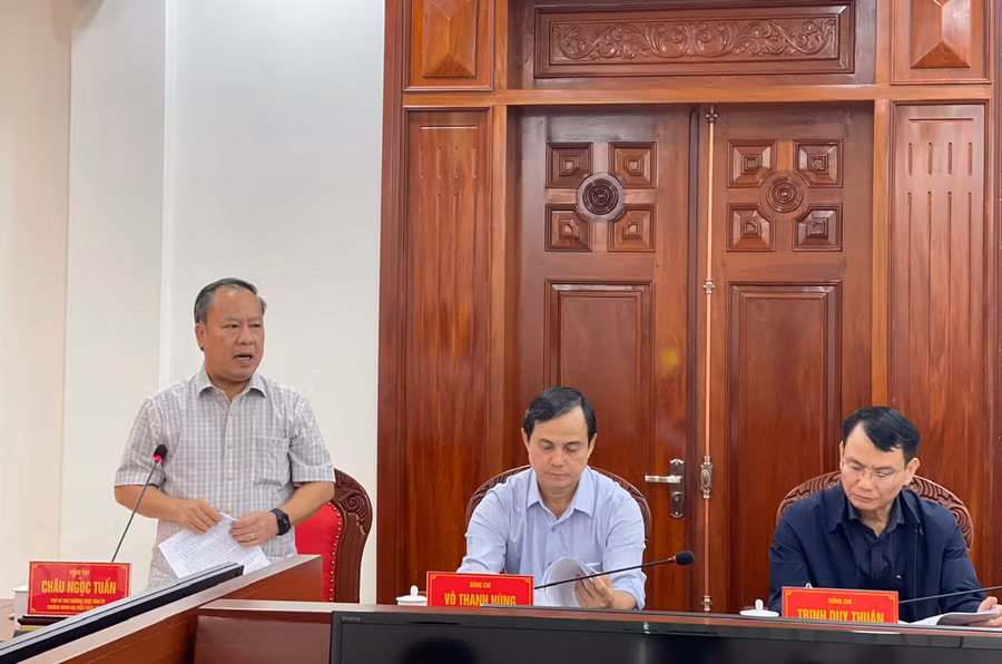 Phó Bí thư Thường trực Tỉnh ủy Châu Ngọc Tuấn tham gia ý kiến tại phiên họp. Ảnh:P.D Phó Bí thư Thường trực Tỉnh ủy Châu Ngọc Tuấn tham gia ý kiến tại phiên họp. Ảnh:P.D