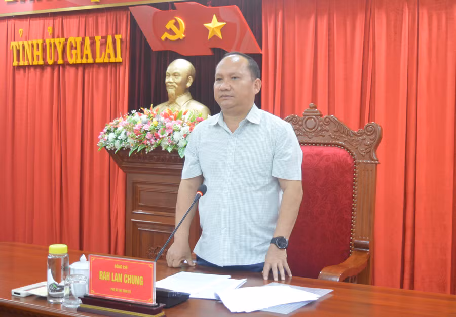 Phó Bí thư Tỉnh ủy Rah Lan Chung phát biểu tại hội nghị. Ảnh: Anh Huy