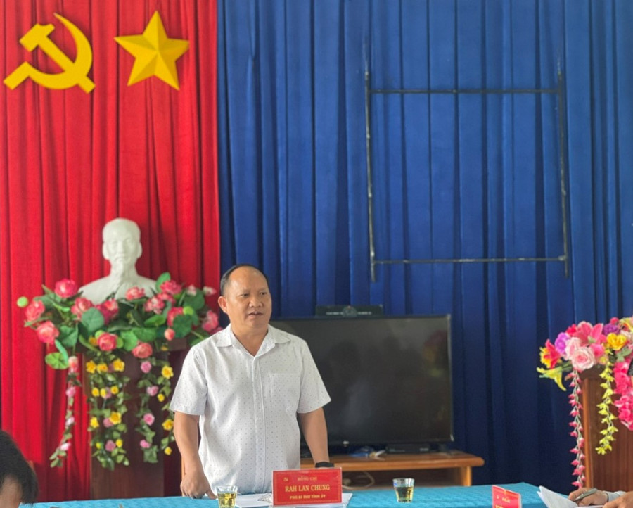 Phó Bí thư Tỉnh ủy Rah Lan Chung phát biểu tại buổi làm việc. Ảnh: Anh Huy Phó Bí thư Tỉnh ủy Rah Lan Chung phát biểu tại buổi làm việc. Ảnh: Anh Huy