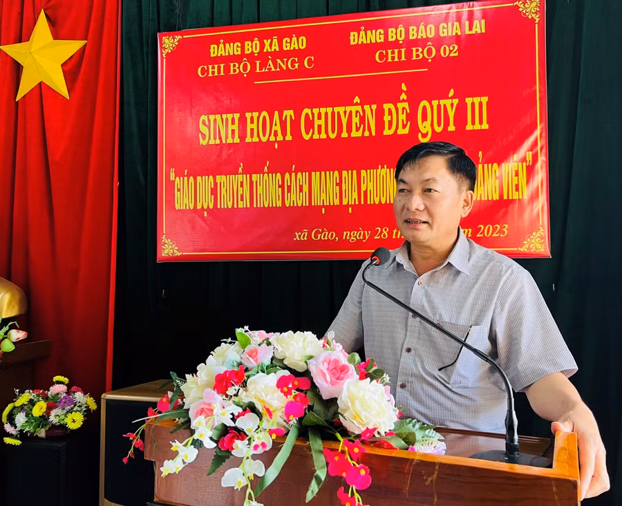 Bí thư Đảng ủy, Tổng Biên tập Báo Gia Lai Huỳnh Kiên phát biểu tại buổi sinh hoạt chuyên đề. Ảnh: Anh Huy Bí thư Đảng ủy, Tổng Biên tập Báo Gia Lai Huỳnh Kiên phát biểu tại buổi sinh hoạt chuyên đề. Ảnh: Anh Huy