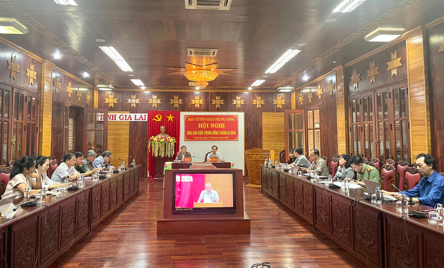 Quang cảnh Hội nghị báo cáo viên Trung ương tháng 8 tại điểm cầu Hội trường 2-9 (TP. Pleiku). Ảnh: P.D