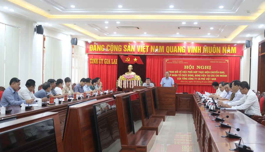 Quang cảnh hội nghị trao đổi về việc phối hợp thực hiện chuyển giao, tiếp nhận tổ chức Đảng, đảng viên tại các chi nhánh của Tổng Công ty cà phê Việt Nam. Ảnh: P.D Quang cảnh hội nghị trao đổi về việc phối hợp thực hiện chuyển giao, tiếp nhận tổ chức Đảng, đảng viên tại các chi nhánh của Tổng Công ty cà phê Việt Nam. Ảnh: P.D