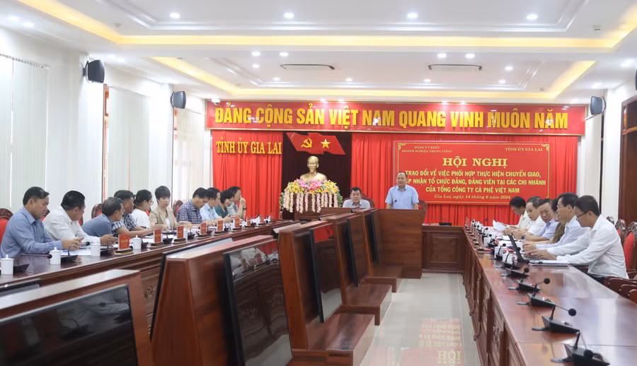 Quang cảnh hội nghị trao đổi về việc phối hợp thực hiện chuyển giao, tiếp nhận tổ chức Đảng, đảng viên tại các chi nhánh của Tổng Công ty cà phê Việt Nam. Ảnh: P.D
