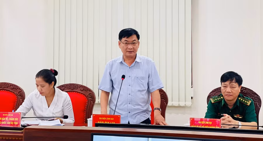 Đồng chí Huỳnh Kiên-Bí thư Đảng ủy, Tổng biên tập Báo Gia Lai tham gia ý kiến tại hội nghị. Ảnh: P.D