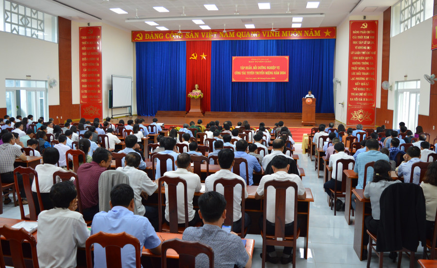 Quang cảnh lớp tập huấn, bồi dưỡng nghiệp vụ công tác tuyên truyền miệng. Ảnh: P.D