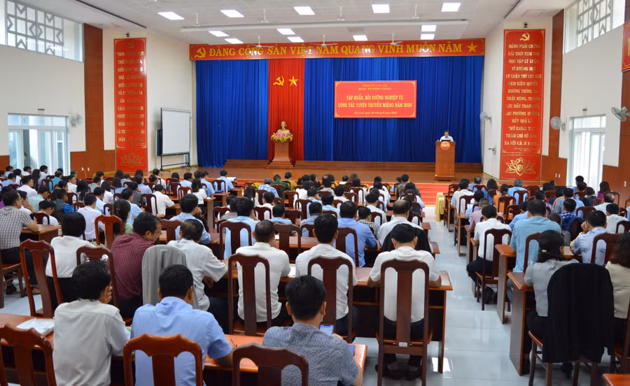 Quang cảnh lớp tập huấn, bồi dưỡng nghiệp vụ công tác tuyên truyền miệng. Ảnh: P.D