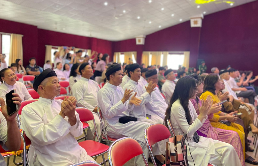 Các đại biểu tham dự Liên hoan văn nghệ trong các tôn giáo. Ảnh: P.D Các đại biểu tham dự Liên hoan văn nghệ trong các tôn giáo. Ảnh: P.D