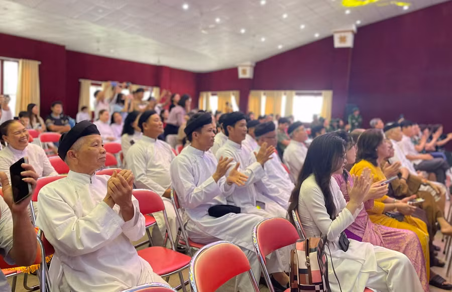 Các đại biểu tham dự Liên hoan văn nghệ trong các tôn giáo. Ảnh: P.D