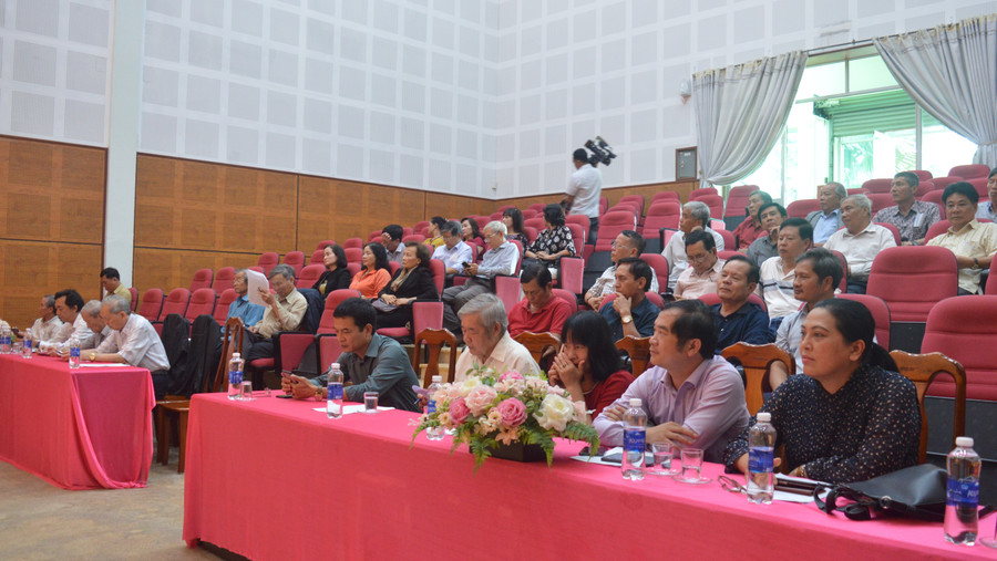 Các đại biểu và thành viên tham dự lễ ra mắt Câu lạc bộ Nhà báo cao tuổi tỉnh. Ảnh: Anh Huy Các đại biểu và thành viên tham dự lễ ra mắt Câu lạc bộ Nhà báo cao tuổi tỉnh. Ảnh: Anh Huy