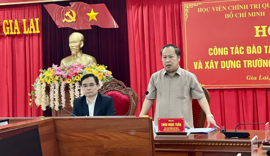 Phó Bí thư Thường trực Tỉnh ủy Châu Ngọc Tuấn tham gia ý kiến tại hội nghị. Ảnh: Anh Huy Phó Bí thư Thường trực Tỉnh ủy Châu Ngọc Tuấn tham gia ý kiến tại hội nghị. Ảnh: Anh Huy