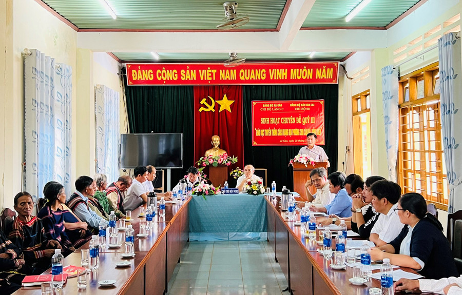 Quang cảnh buổi sinh hoạt chuyên đề. Ảnh: Anh Huy Quang cảnh buổi sinh hoạt chuyên đề. Ảnh: Anh Huy