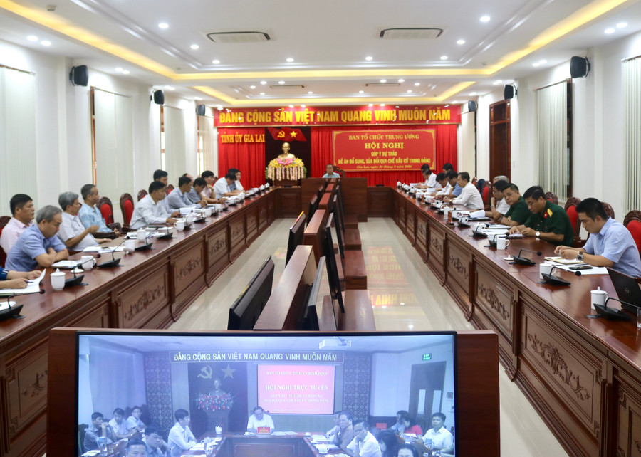 Quang cảnh Hội nghị góp ý dự thảo Đề án bổ sung, sửa đổi quy chế bầu cử trong Đảng tại điểm cầu Trụ sở Tỉnh ủy Gia Lai. Ảnh: P.D