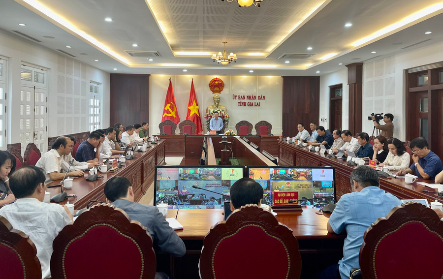 Quang cảnh phiên họp tại điểm cầu UBND tỉnh. Ảnh: P.D Quang cảnh phiên họp tại điểm cầu UBND tỉnh. Ảnh: P.D